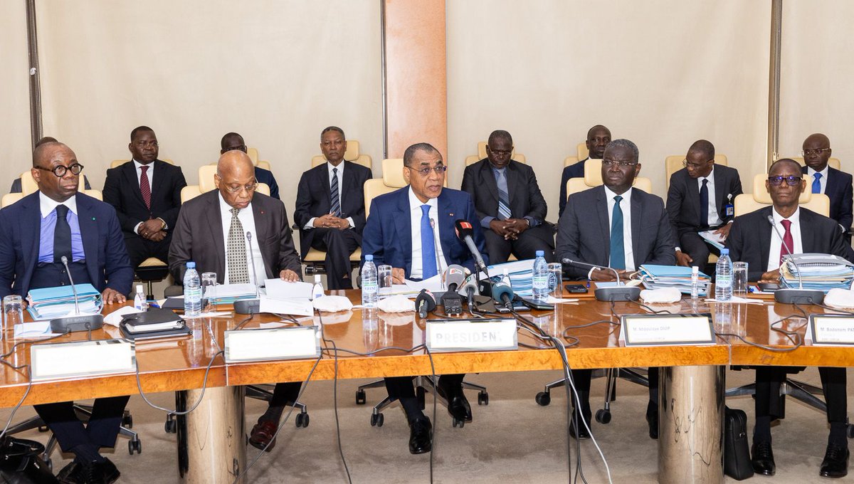 La première session ordinaire du Conseil des Ministres de l’#UEMOA au titre de l’année 2024 s’est ouverte ce 28 mars 2024 à Dakar, en présence des Ministres Statutaires des 8 Etats membres de l’UEMOA ainsi que des Chefs des Institutions de l’Union #adamacoulibaly #abdoulayediop