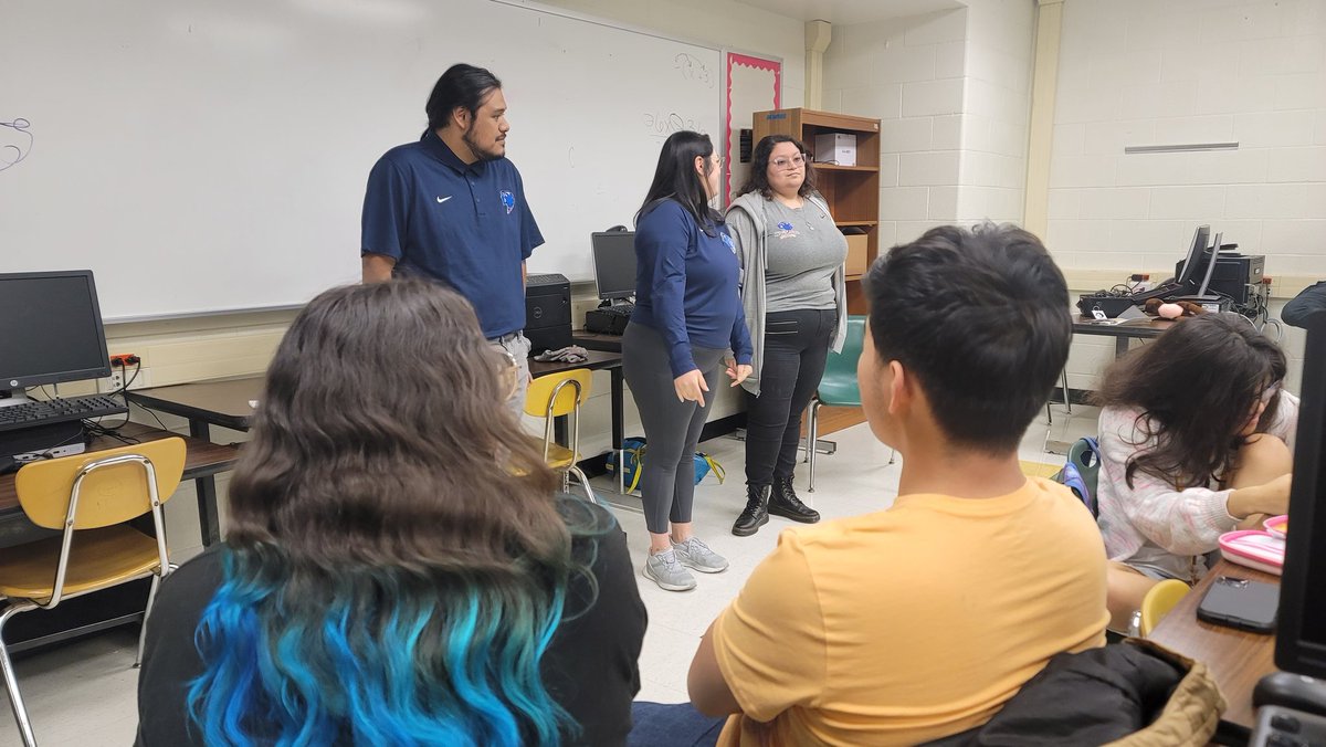 A big Husky thank you to @StMUesports and Director @kaitlineh for dropping some hard earned wisdom on our kids this week. If I'm not mistaken, I heard a few future Rattlers talking about joining after graduation.