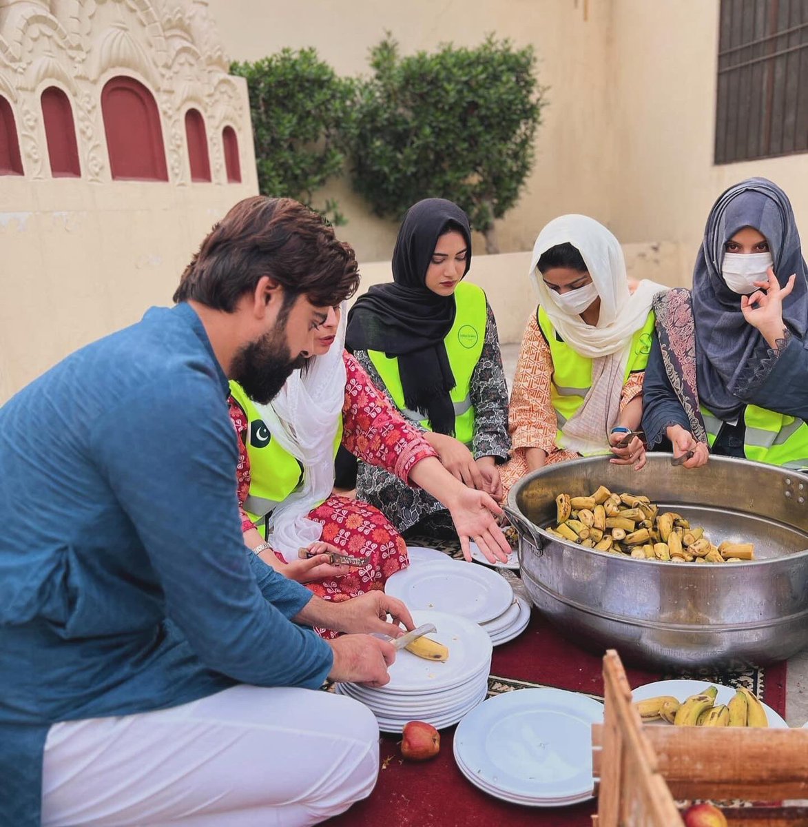 MSfoundationPK's tweet photo. Ahmad Shahzad spending time with people in Faisalabad. 

Spreading smiles across Pakistan. May Allah accept his efforts.

#AhmadShahzad #Ramadan #MillionSmilesFoundation https://t.co/cuuwTq98jj
