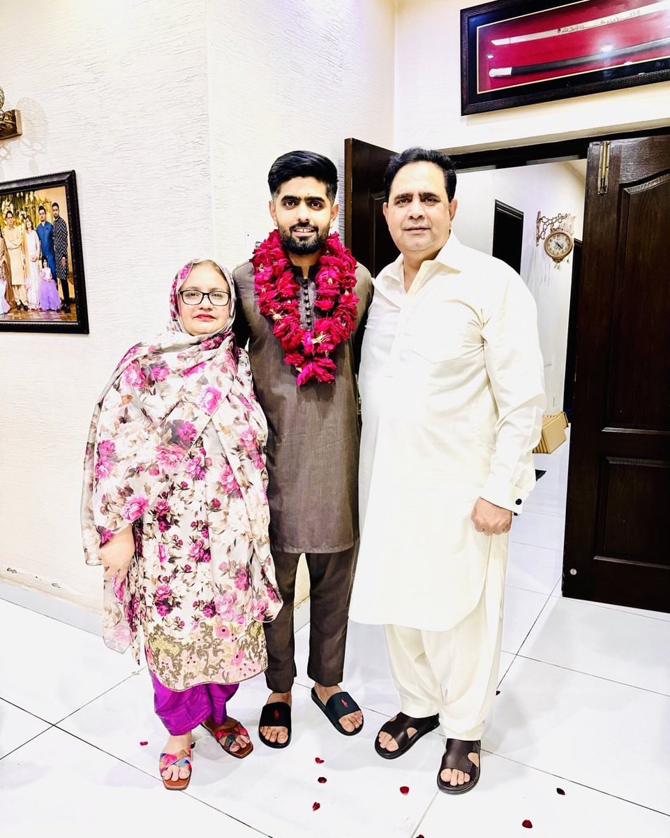 iamqadirkhawaja's tweet photo. ماں باپ کی دعائیں انسان کی تقدیر بدل دیتی ہیں اس میں کوئی شک نہیں ہے
#BabarAzam #BabarAzam𓃵 https://t.co/rxtTRswKHh