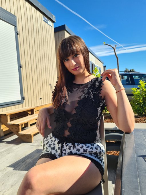 Je profite d'une journ&eacute;e ensoleill&eacute;e 😍 &ccedil;a fait du bien !  #fille #soleil https://t.co/ssgJUePt4X<a href="/tag/soleil"class="tags"><span>#soleil</span></a><a href="/tag/fille"class="tags"><span>#fille</span></a>