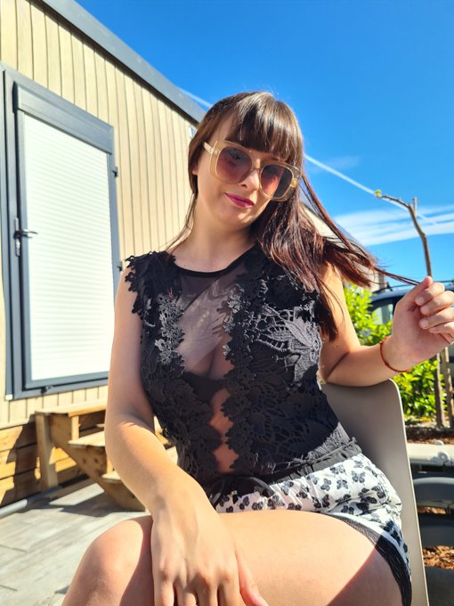 Je profite d'une journ&eacute;e ensoleill&eacute;e 😍 &ccedil;a fait du bien !  #fille #soleil https://t.co/BGCTfuO5B1<a href="/tag/soleil"class="tags"><span>#soleil</span></a><a href="/tag/fille"class="tags"><span>#fille</span></a>