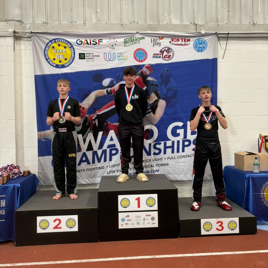 Meet the QEH Kickboxing Champion!🥊🥇 Congratulations to Will in Year 10 who has bought home Gold in the Kickboxing British Championships 🇬🇧 To read more about this outstanding achievement, please see our news article with the details 📰 Click the 🔗 ow.ly/VpOw50R3XoO