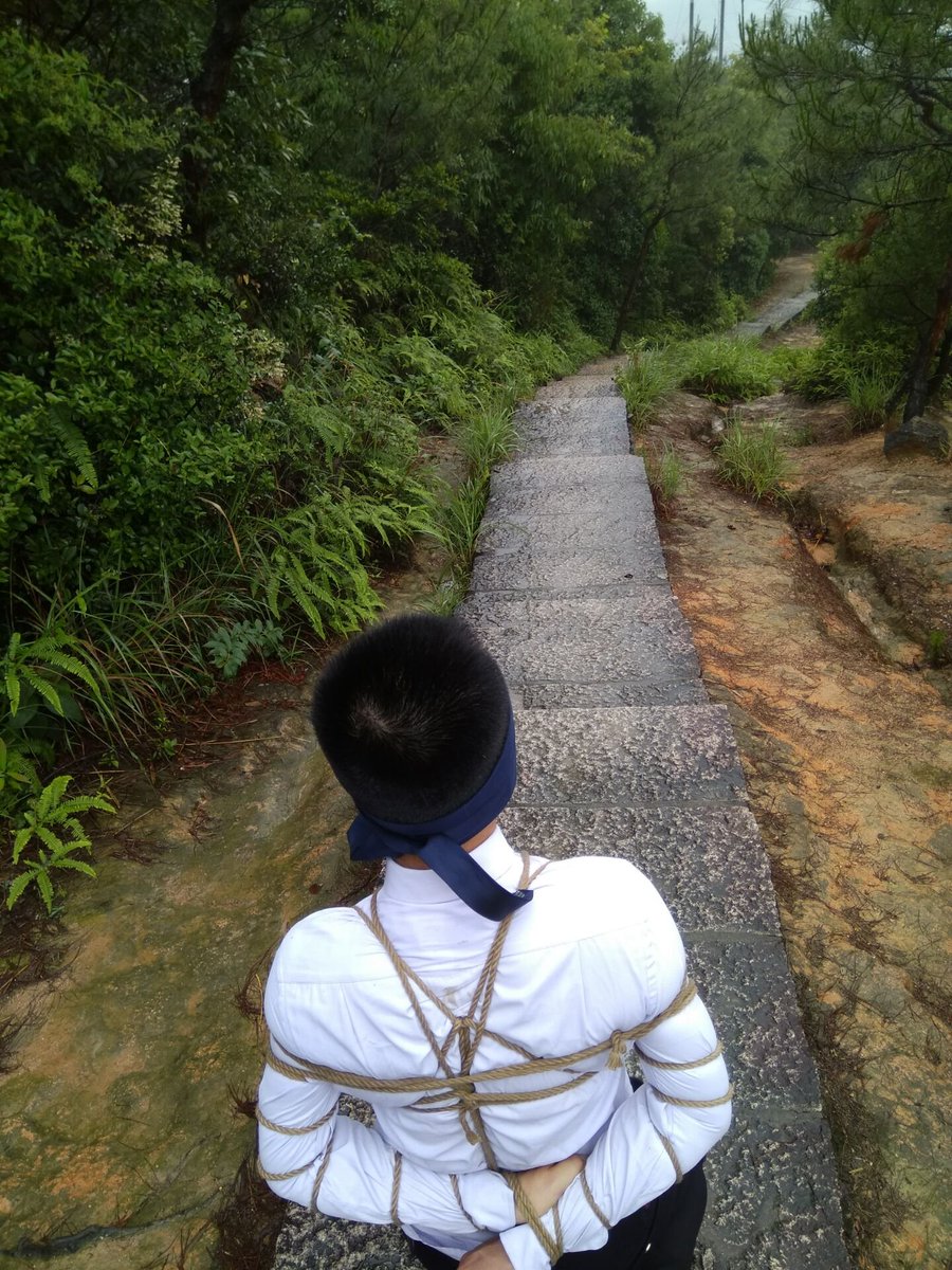 其实野外捆绑挺好的，希望有朋友喜欢野外捆绑吧