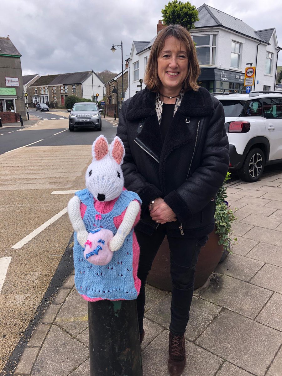 Pasg Hapus/ Happy Easter to everyone celebrating! (My new friend is courtesy of knitted rabbit from Ystradgynlais 🐰)