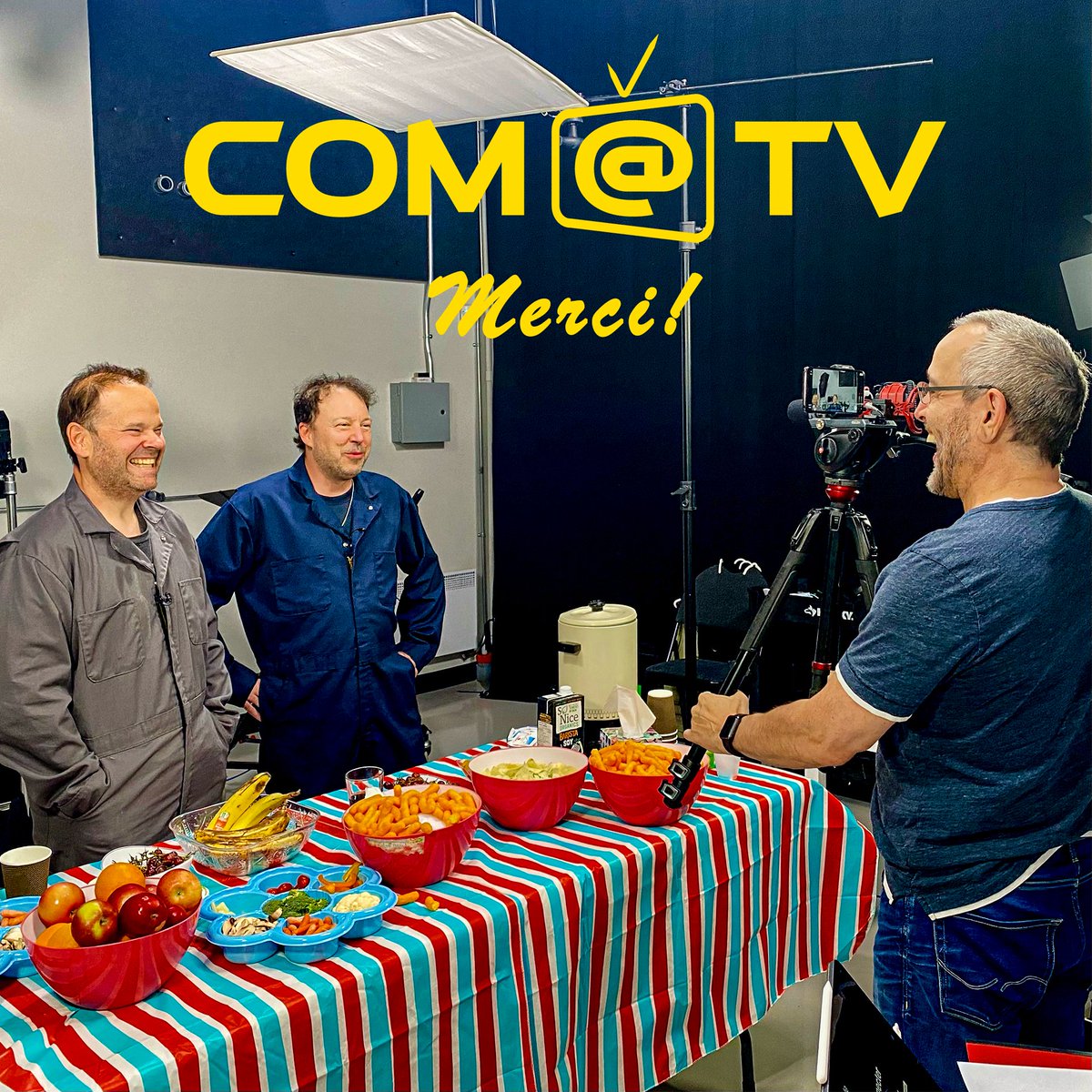 Comatv_tv's tweet photo. Chers créateurs, abonnés et amis de Com@Tv,

En cette période de réflexion et de transition, nous tenons avant tout à exprimer notre gratitude la plus profonde à chacun d’entre vous. Votre créativité, votre soutien et votre passion ont été le cœur vibrant de Com@Tv. Depuis le début, notre mission a été audacieuse : offrir une nouvelle scène pour la diffusion de contenu humoristique, en repensant un nouveau modèle de rémunération pour les créateurs et en protégeant leur liberté d’expression. Grâce à vous, ce rêve a pris vie.

Notre voyage ensemble a été une exploration remplie d’espoir, marquée par le désir de redéfinir les règles du jeu dans un monde numérique dominé par de grands acteurs. Le test que nous avons mené ensemble a démontré qu’une autre voie est possible, une voie qui valorise l’originalité et qui met les créateurs au premier plan. Notre expérience a prouvé que la communauté et l’innovation peuvent créer des étincelles de changement.

C’est avec un regard tourné vers l’avenir que nous avons pris la décision de fermer la plateforme. Les séries que nous avons créées seront disponibles gratuitement sur YouTube et sur nos réseaux sociaux, permettant ainsi à un public encore plus large de découvrir et de perpétuer l’esprit de Com@Tv et de continuer à inspirer, à rire et à réfléchir.

L’histoire de Com@Tv est un témoignage de votre audace et de votre inventivité. Elle incarne notre conviction commune que l’art et l’humour ont le pouvoir de connecter les gens, de remettre en question le statuquo et d’apporter de la lumière même dans les moments les plus sombres. Votre participation à ce projet a été une source d’inspiration indélébile, et nous sommes convaincus que les graines que nous avons plantées ensemble continueront à germer de manières inattendues.

Alors, même si nous tournons une page aujourd’hui, souvenons-nous que chaque fin marque le début de nouvelles possibilités.

Avec amitié et notre gratitude,

L’équipe de Com@Tv