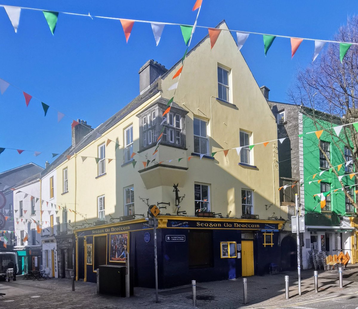 Town House of Richard Martin (1754 - 1834) of #Galway. Known as 'Humanity Dick'. Was a Politician, Landlord, Animal Rights Activist & Theater Founder. #history #heritage #culture #tourism #BrendanJHynes Info: Galway Civic Trust & Naughtons Bar. brendanjhynes.com