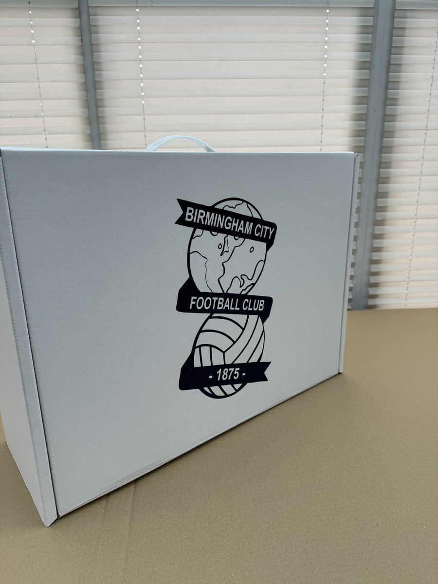 It was a labour of love producing a few wedding dress/ garment travel boxes for 3 couples travelling to Cyprus and Portugal to get married. They all saw a previous post and asked if we could produce the classic Blues badge onto travel boxes. 
#bcfc #birminghamcity #KRO