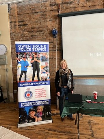 In the @RiverDistrictOS today working with local business owners discussing social media & online safety. Thank you to GB Arts for hosting today's seminar & to Laurie @thecoffeecop for presenting. #CommunityPartners