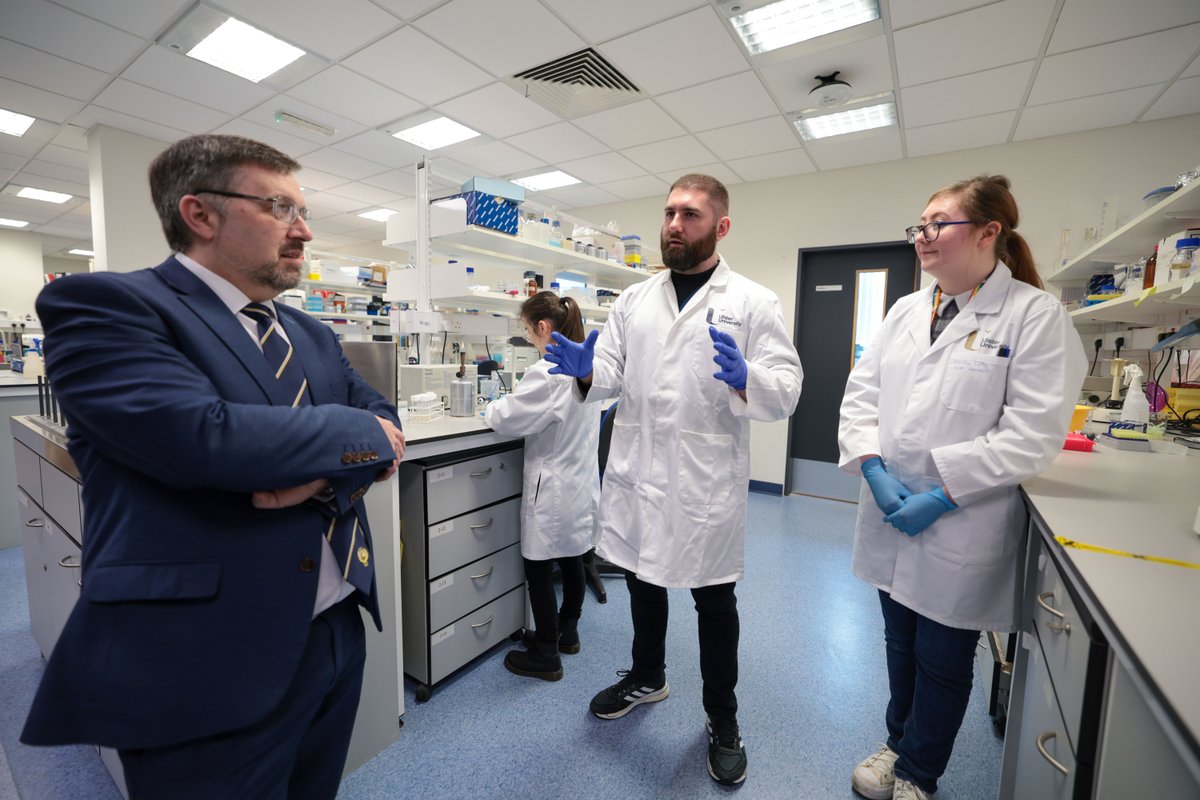 Today Ulster University Coleraine welcomed Health Minister, @RobinSwann_MLA to the Centre for Genomic Medicine to learn more about our commitment in addressing genomic healthcare challenges through research & civic engagement. More: ow.ly/QbbA50R4bAm #WeareUU | @healthdpt