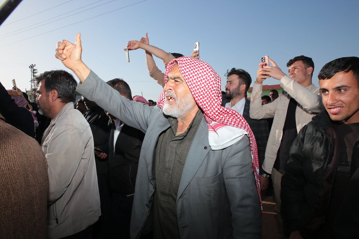 Şanlıurfa halkı artık zeynel abidin beyazgül'e güvenmiyor 5 yıldır  icrat yok hep boş vaatlerde bulunuyor..

"Merkez kırsal ilçeler'de Mehmet Kasım Gülpınar rüzgarı esmeye devam ediyor. Urfa halkı Gülpınar diyor, ona güveniyor 
Mazlum ve garibanların babası 
#BaskanKasımGülpınar