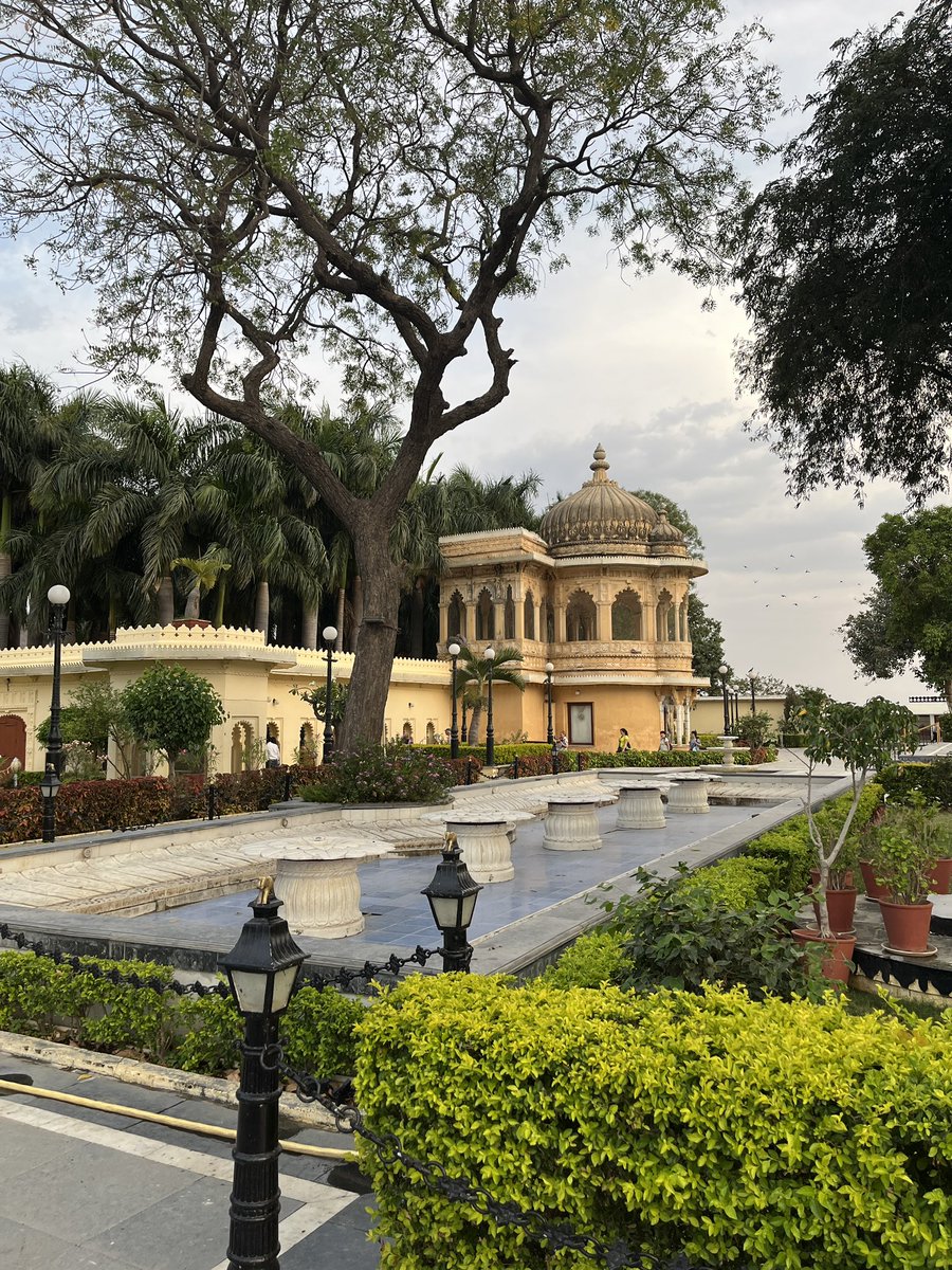 ParulTaneja15's tweet photo. Recently went to #Udaipur. It was fun and mesmerised to see the beauty of our Indian Culture ❤️

#indianculture #culture #citypalace https://t.co/k1jlNfzNFd