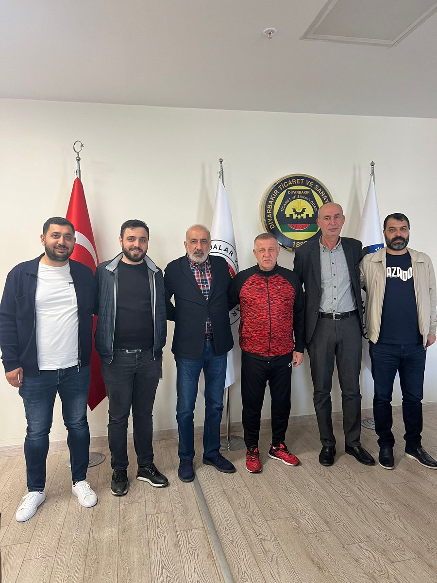 Amedspor Teknik Direktörü Mesut Bakkal, Odamız Yönetim Kurulu Başkanı @kayadb ’yı ziyaret etti. Nazik ziyaretlerinden dolayı teşekkür ederiz