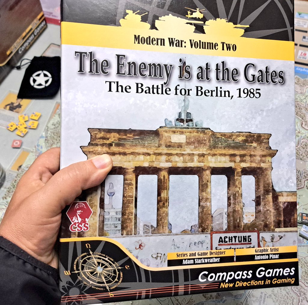Y para celebrar la victoria del Pacto en el escenario.....presentamos el nuevo juego de la serie #TheEnemyIsAtTheGathes....no creo que la OTAN lo vaya a pasar muy bien defendiendo Berlín....🤣🤣🤣 Mención especial a los mapas.....increíbles 😍 @compassgamesllc #css