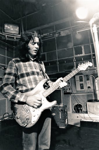 #RoryGallagher - Used To Be. 
youtu.be/Stk4vLAOqAs?si…