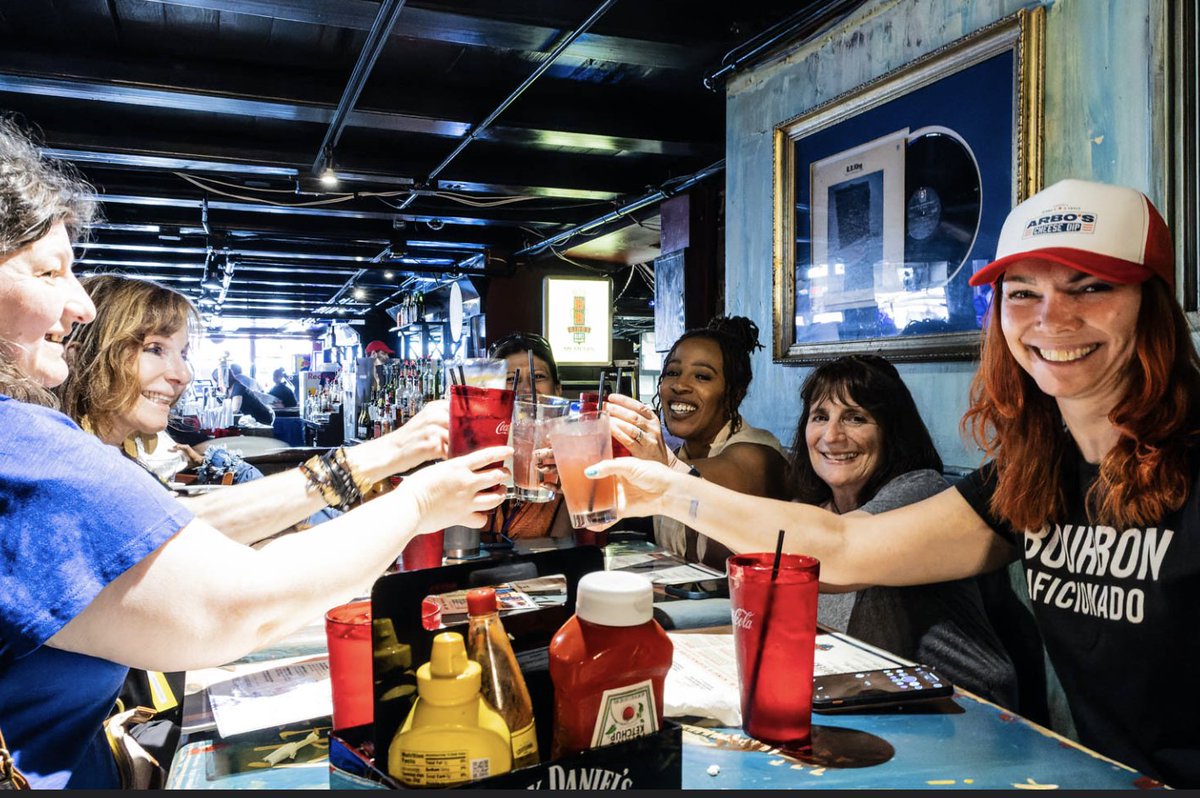 It’s #thirstythursday in #memphistn and our travel writer group hit #BBKingsMemphis on #bealestreet for liquid refreshment and jazz after the World Championship Barbecue Cooking Contest.

#bealestreetmemphis #mustbememphis #ilovememphis #travelwritersuniversity #ifwtwa1 @ifwtwa1