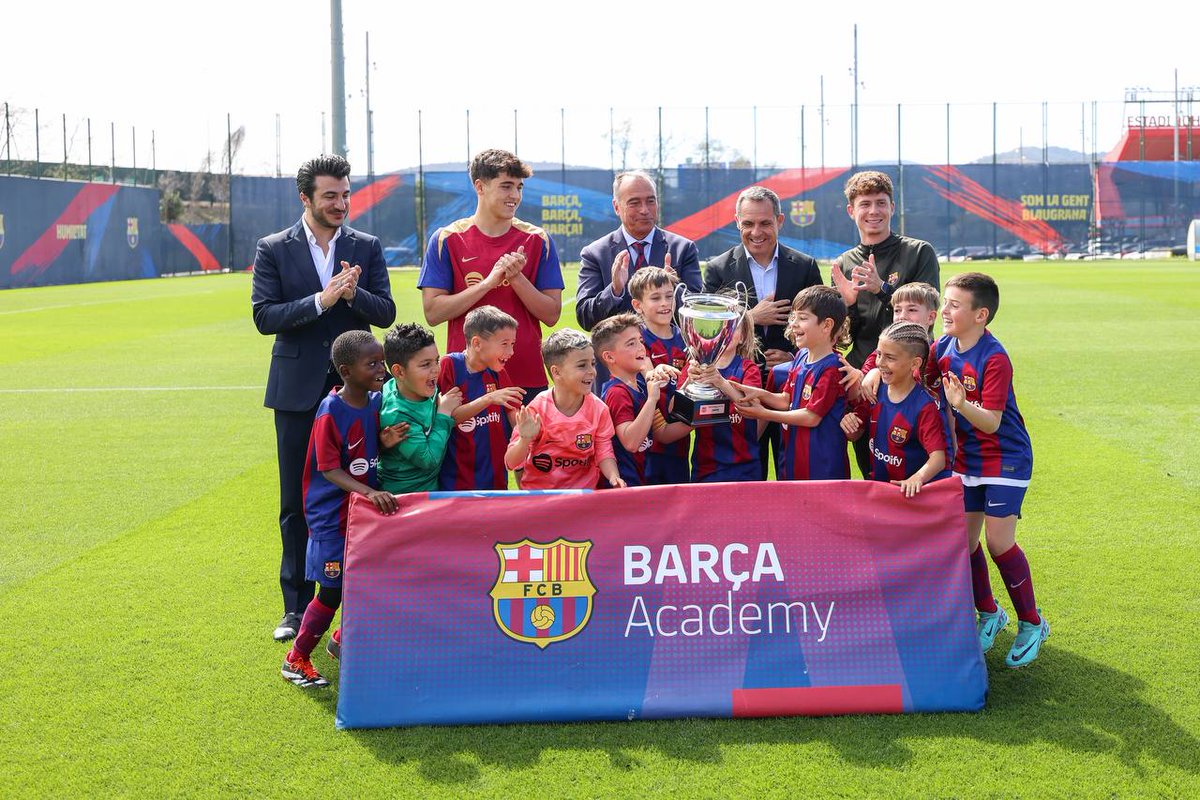 Here you have the Champs: U8: Barcelona Blau 5 - Barcelona Grana 1 U10: Barcelona Blau 4 - Katsushika 0 @BarcaAcademy 🔵🔴 #ForçaBarça #BarçaAcademyWorldCup