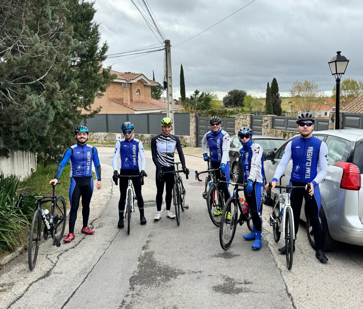 Continuamos la #SemanaSanta con una buena
Transición de #juevessanto

2 horas de Bici
(10x3' zona 4 rec 2')
              +
13km carrera
(3' zona1, 2' zona2, 1' zona4)
x5 veces

#transición 
#TEAMCLAVERÍA