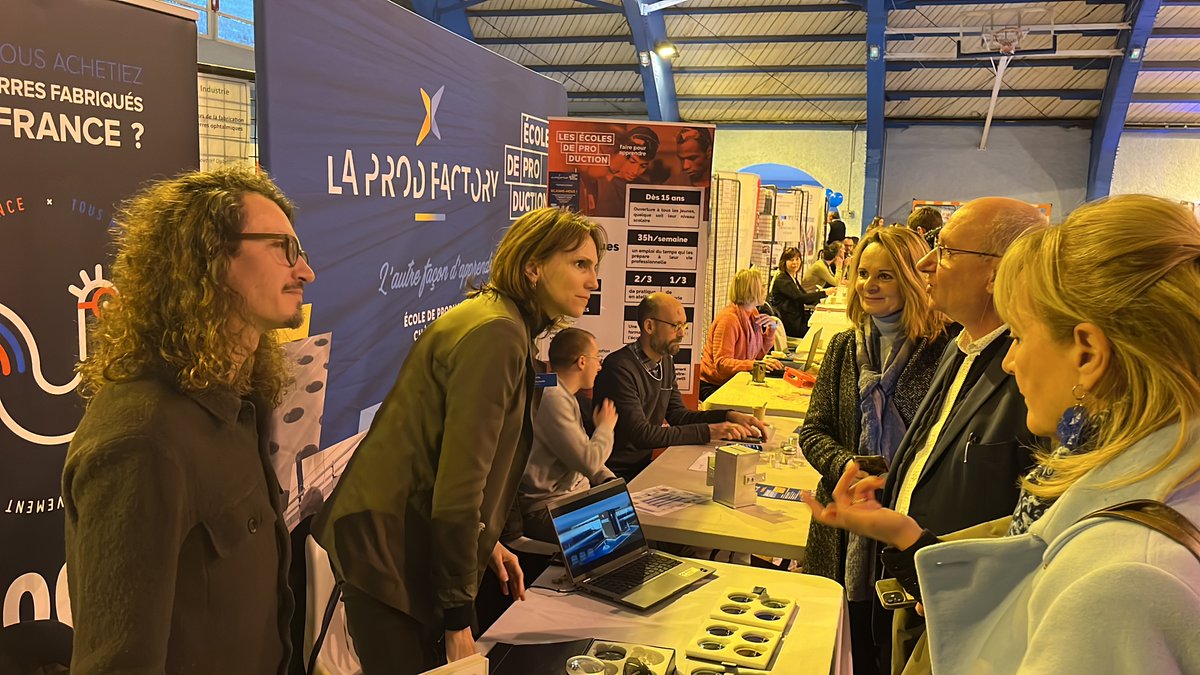 Forum des #métiers av le CIO de Château-Thierry Découverte par les collégiens du panel de #formations proposées sur le territoire dans les lycées, et de l' #artisanat aux métiers de l'#industrie, en passant par les métiers du tertiaire et des #services à la populat° #orientation