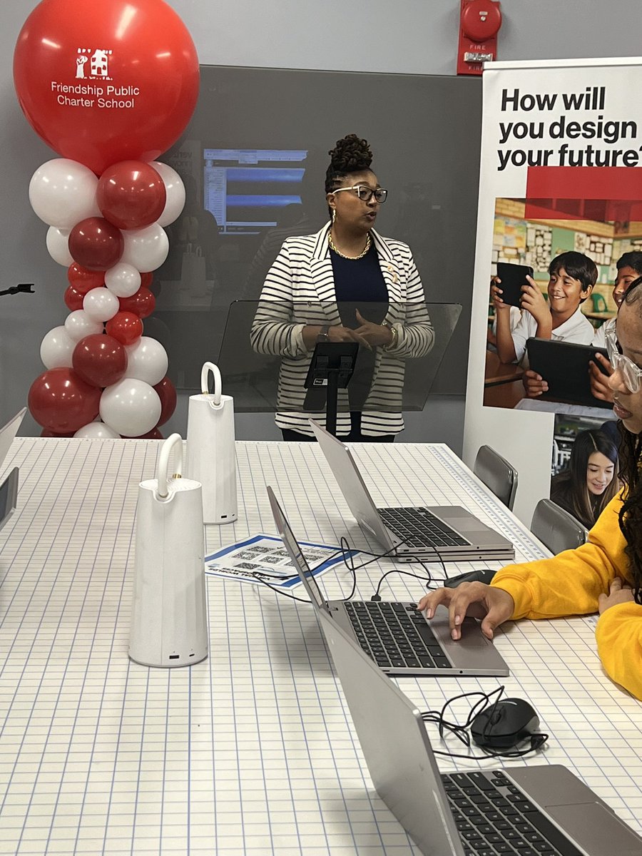 FriendshipPCS's tweet image. More photos from today’s ribbon cutting for our Verizon Immersive Media Lab at Friendship Woodridge. #Verizon #Computerlab #FriendshipProud #dccharterproud