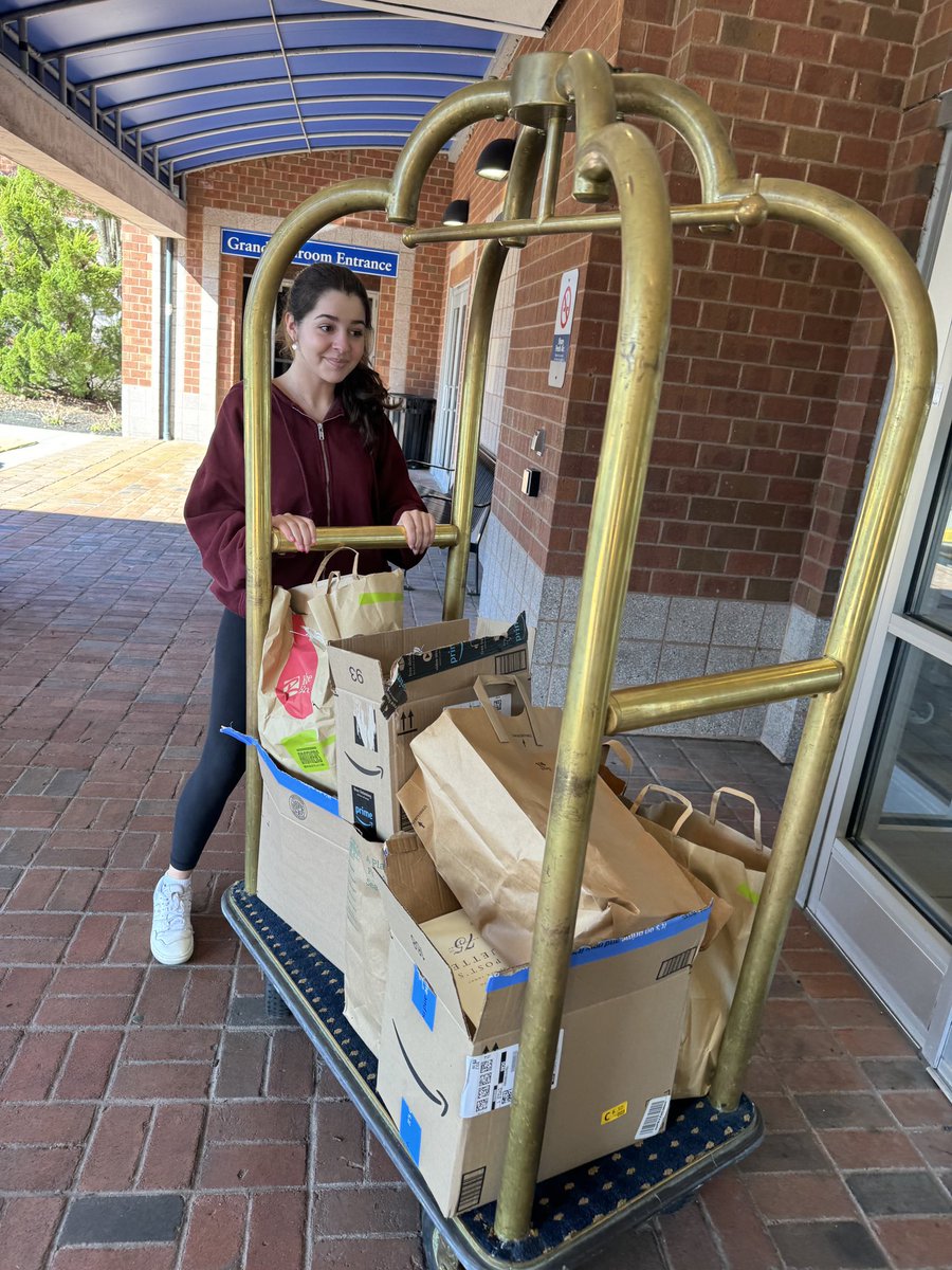Alexa donated 450 books to a repurposed hotel in Lowell that provides housing for 100 migrant families fleeing violence in Haiti and Venezuela.

<a href="/massgovernor/">Governor Maura Healey</a> @iinewengland @thelowellsun @international  <a href="/Maura/">maura 💥 johnston</a> Healey <a href="/coreyforlowell/">Corey Robinson</a>