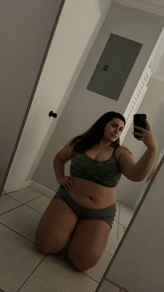 kelsdibo's tweet photo. Same outfit -60 pounds 🤝🏼 https://t.co/K3P1JZG603