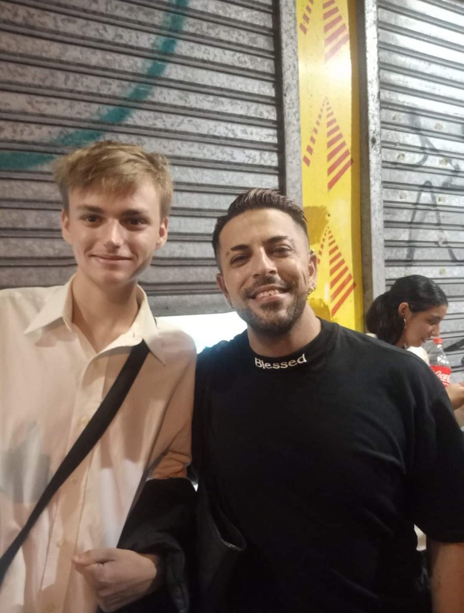 martinfperio's tweet photo. Aquí con Facundo Mazzei , un eximio bailarín que está iniciándose en la música. Ojo, no se le da nada mal... no desafina y además tiene mucha onda y presencia , es muy simpático con su público.
@genteonline @susalorna @eltreceoficial @FacuMazzei @mardelplata @m1espectaculos https://t.co/y0dKmIOgCx