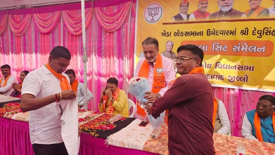 Nikhilnb21's tweet photo. ચવલજ ખાતે દસ્ક્રોઈ વિધાનસભાની કુહા જીલ્લા પંચાયત બેઠકના તમામ પંચાયત સભ્યશ્રીઓ, સરપંચશ્રીઓ અને કાર્યકર્તાઓને મહિલાઓના આર્થિક- સામાજિક ઉત્થાન માટે અથાક પ્રયત્નો કરવા તત્પર રહેવા આહવાન કર્યું.@HarshadGiriBJP
#ModiForever
#ModiParivaar https://t.co/YoIilfUy5u