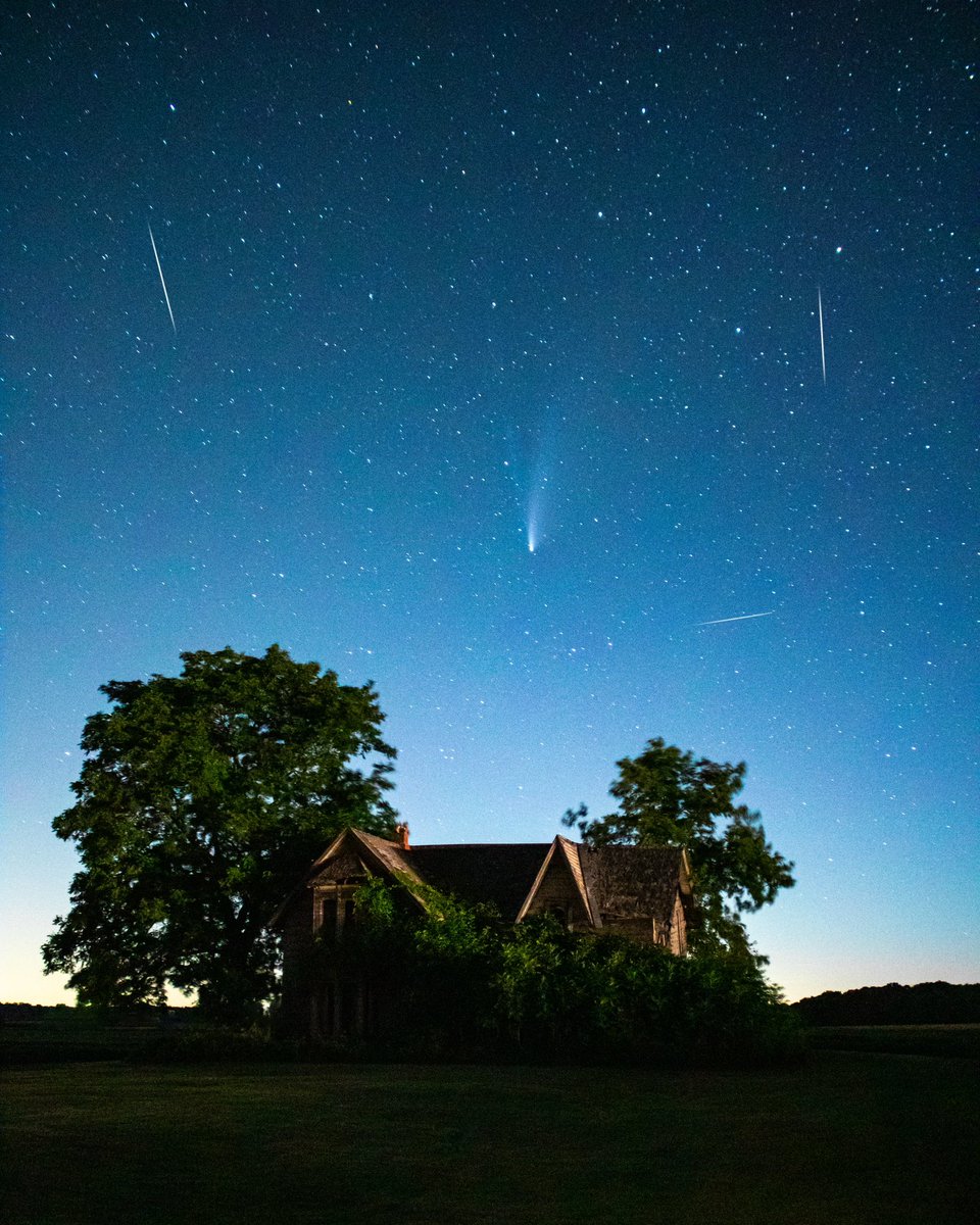 Good morning! 🫡 “Under Neowise” 🏚️💫 A 1/1 available for a reserve of 0.25 eth. Known as Canada’s most photographed abandoned house, it is now demolished making this photograph even more rare. Link and full story below. ⬇️