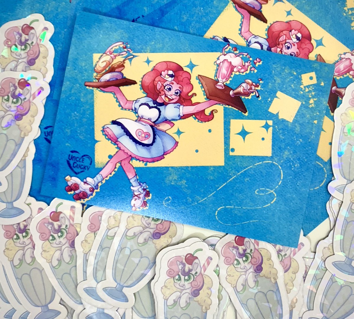 fannytastical's tweet image. I'm hosting a stamp rally at BABSCon 2024! I made a holo Sweetie Belle magnet.
💖 Participating Artists 💖
@MoozuaMary ❤️ @twisted_sketch 🧡 @RocketLawnchArt 💛 @Rabbitasaur 💚 @MidPrem 💙 @LBRCloud 💜 @Taurson + Guest Contributor @CuckyUncle