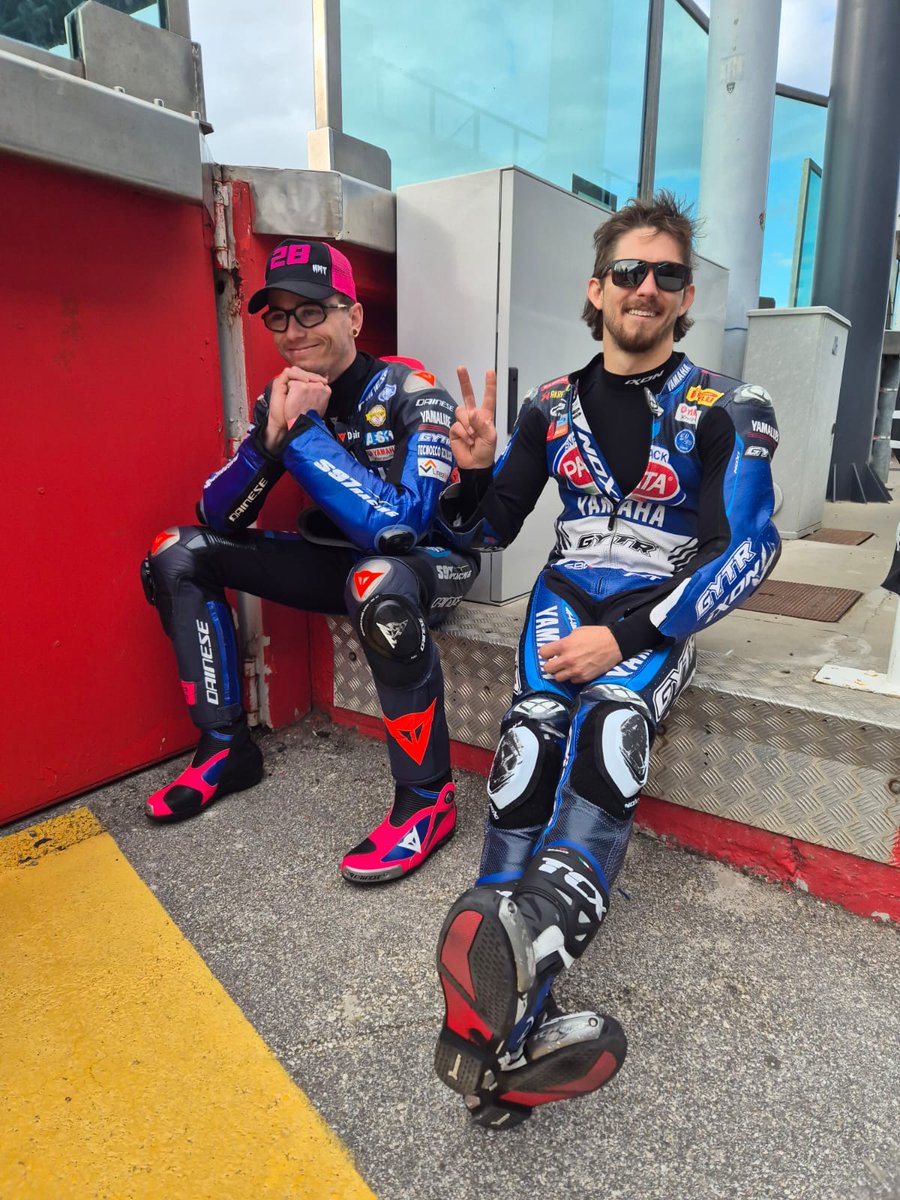 😱 Is there a way to keep these two off a race track? 🛣️ Blue Racing Day, ci siamo anche noi! 💙 Definetely a good day for our boys, it seems they had fun at @circuitomisano 🇮🇹🙌 #YamahaRacing #WeR1 #BlueRacingDay @GardnerRemy @DomiAegerter77