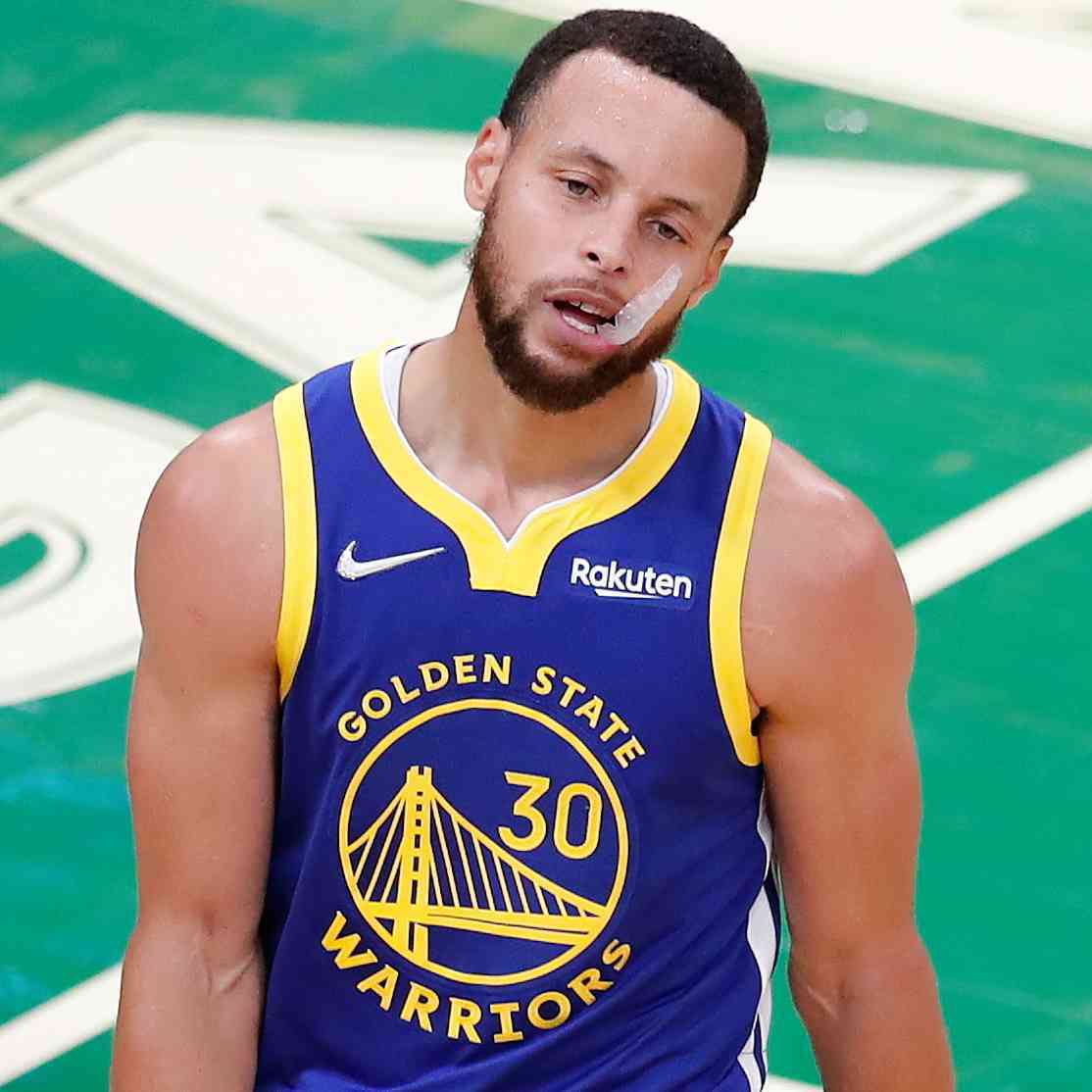 BlondedDynasty's tweet photo. You never hear:
“LeBron couldn’t stop Kyrie from leaving”
“Kobe couldn’t keep Shaq in shape”
“Jordan couldn’t control Rodman”

But we always hearing:
“Curry can’t control Draymond, he’s a bad leader” make it make sense https://t.co/z9WsEIPpeC