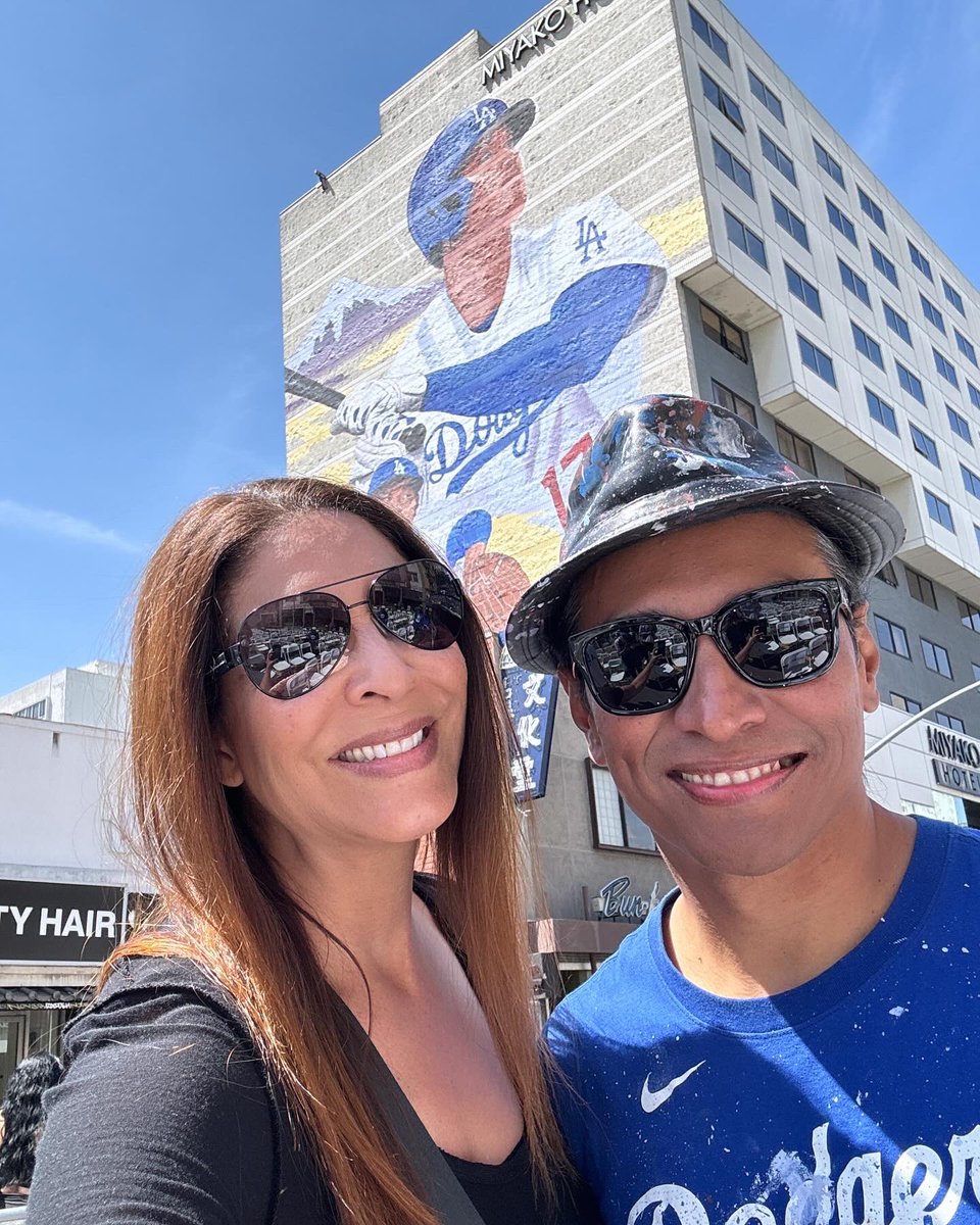 In #LittleTokyo in #DTLA. At the unveiling of the #RobertVargas mural of #ShoheiOhtani 🧢🇯🇵 ⚾️ Ended it with a green tea honey ice cream. 🍦💚☕️🫖 Congrats @therobertvargas! @FoxLA has covered this noted muralist from Boyle Heights for many years. 🙌🎨👨‍🎨🖼️