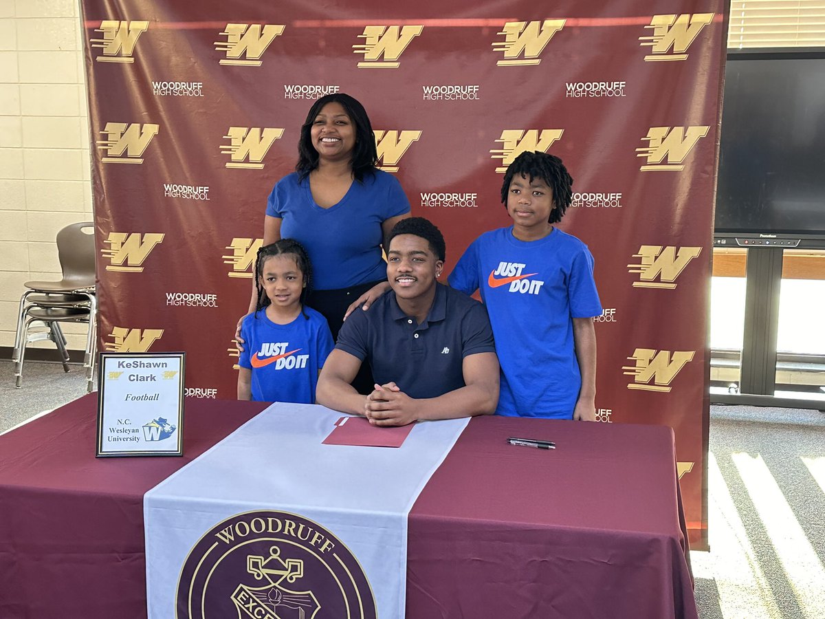 Congratulations to @keshawnclark06 on signing with @NCWesleyanFB Big day for @WoodruffFB @Coach_J_Clark @CoachSettle15 @CoachTA6 @bluehose_53 @kidtomas2727