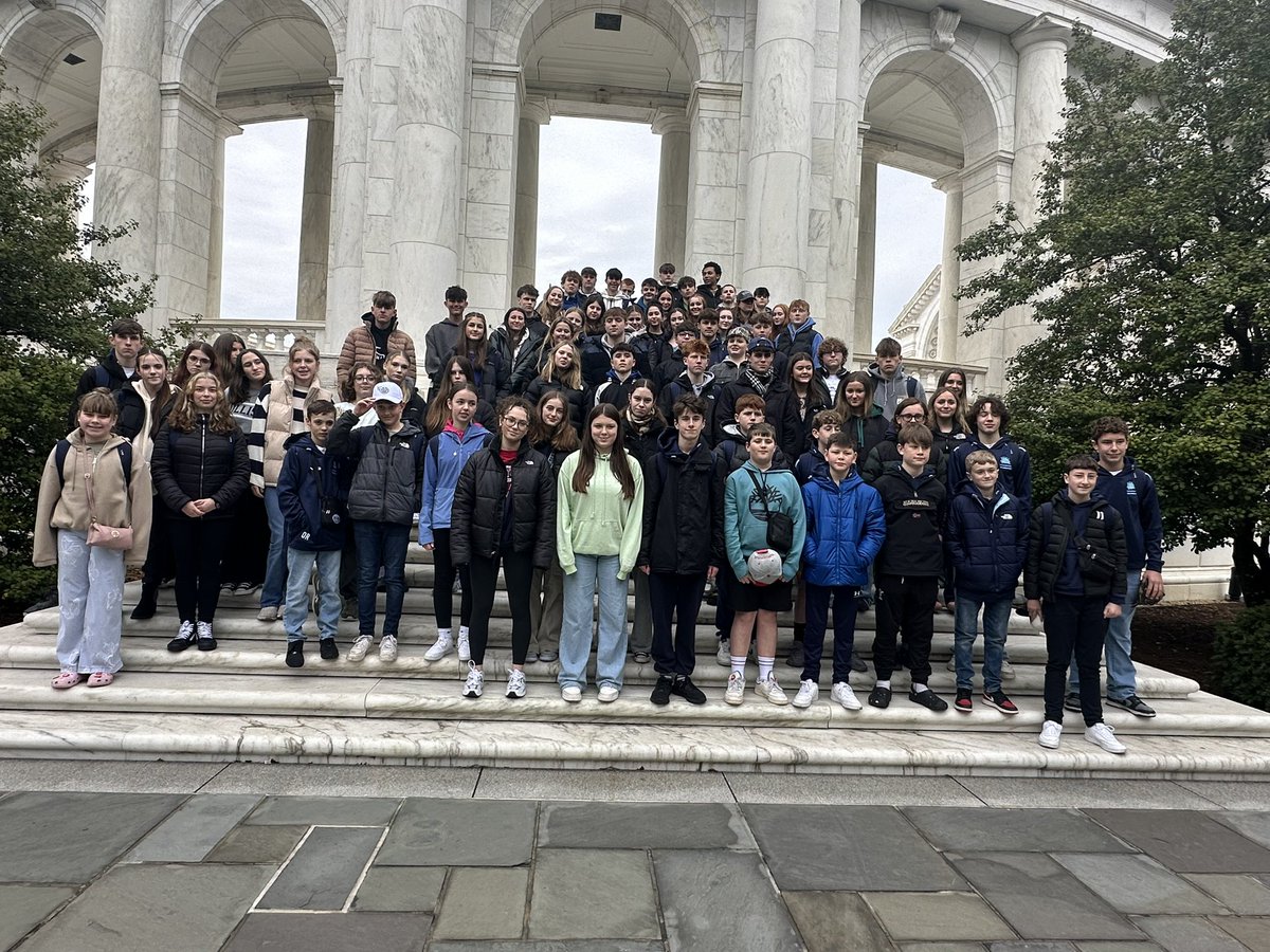 Cerddoriaeth YGBM (@cerddyfro) on Twitter photo Taith o gwmpas Mynwent Arlington bore ma. 
A tour around Arlington Cemetry Taith o gwmpas Mynwent Arlington bore ma. 
A tour around Arlington Cemetry