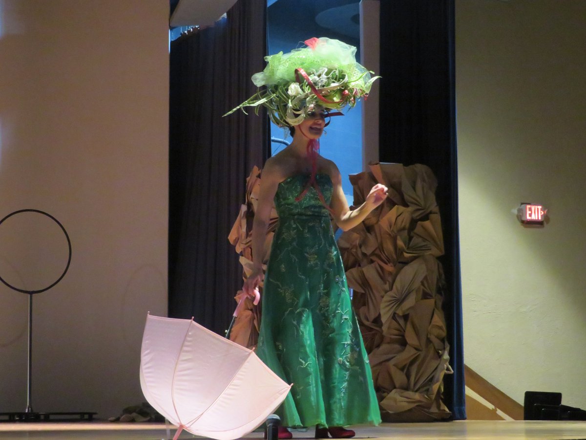ccsdschools's tweet image. FFMS Italian classes were treated to a “SEMPREVERDE: EVERGREEN” cultural arts performance during #WorldLanguageWeek celebrations. The show fuses music, science and Italian language, so #ClarkstownCSD students were not only entertained, but educated on issues that impact humanity.