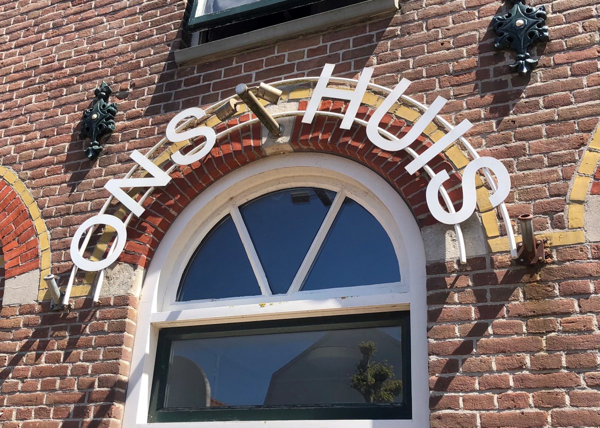 DorpswerkNH's tweet photo. 𝗩𝗲𝗿𝗴𝗿𝗼𝗼𝘁 𝗱𝗲 𝗹𝗲𝗲𝗳𝗯𝗮𝗮𝗿𝗵𝗲𝗶𝗱 𝗶𝗻 𝗷𝗼𝘂𝘄 𝗱𝗼𝗿𝗽: 𝗱𝗿𝗶𝗲 𝘁𝗶𝗽𝘀
Het dorpshuis, een veelgenoemde gewenste voorziening in dorpen. Hoe behoud je of trek je voorzieningen aan? Lees meer op onze website. https://t.co/BKP8TG4Yy3