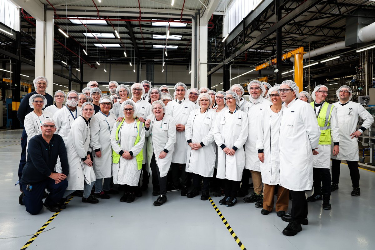 Notre objectif : passer à un modèle "travailler mieux et gagner plus".

C’est ce qu’a rappelé le Premier ministre lors de notre visite à l'usine de L'Oréal à Rambouillet, nous voulons repenser le travail et désmicardiser les salaires.