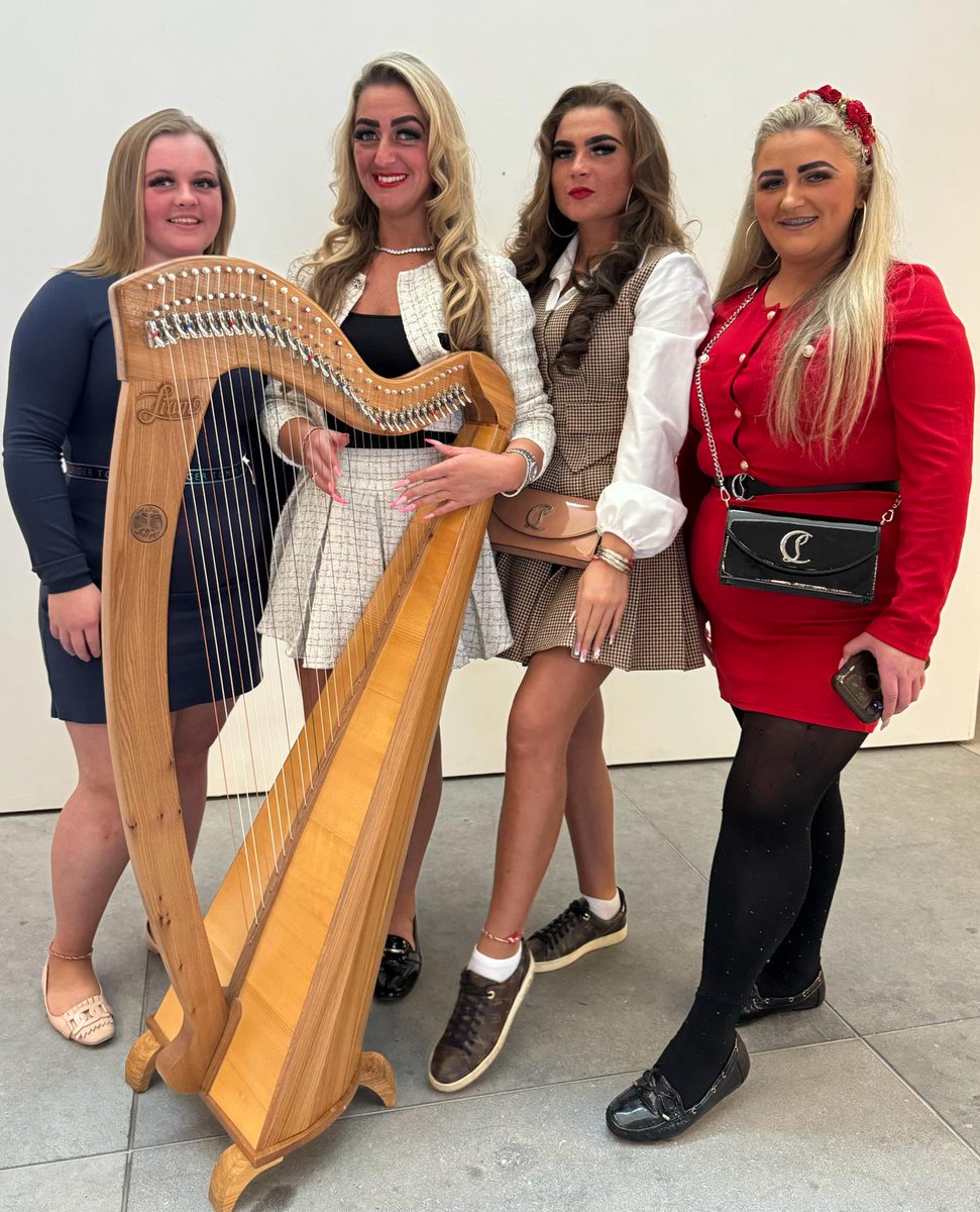 The music & culture journey continues for these young women from Clonroche Traveller Girls Group as Fleadh approaches & they see themselves part of the new welcome wall at Wexford Bridge today Big well done to Mary, Betty, Sandy, Mary & thanks to @cllrglawlor & @fleadhcheoil