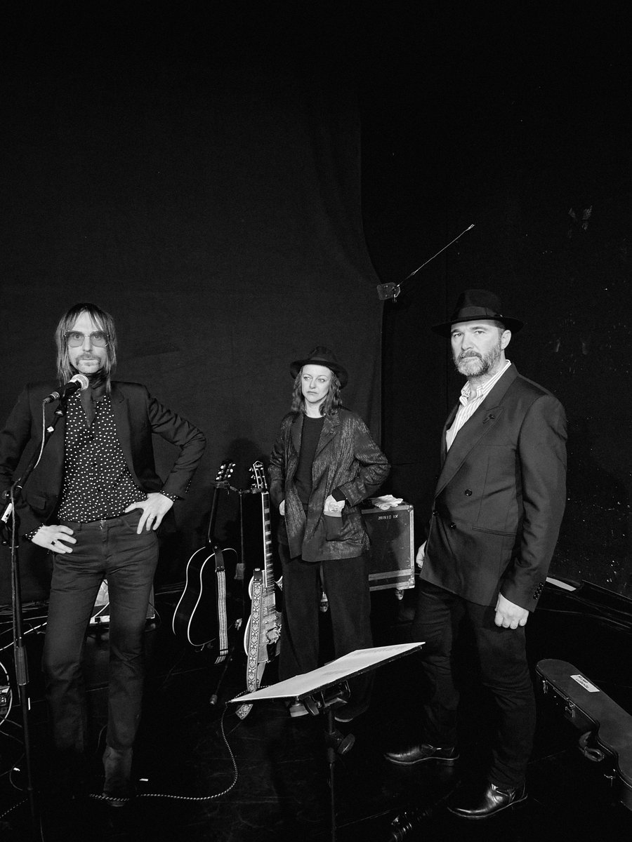 Prove intime sexy iniziate, fra pochi giorni ci vedremo da molto vicino nei teatri e suoneremo anche tutte quelle canzoni che poco, o mai, abbiamo suonato live.

Info e biglietti su @vivoconcerti

vivoconcerti.com/roster/baustel…