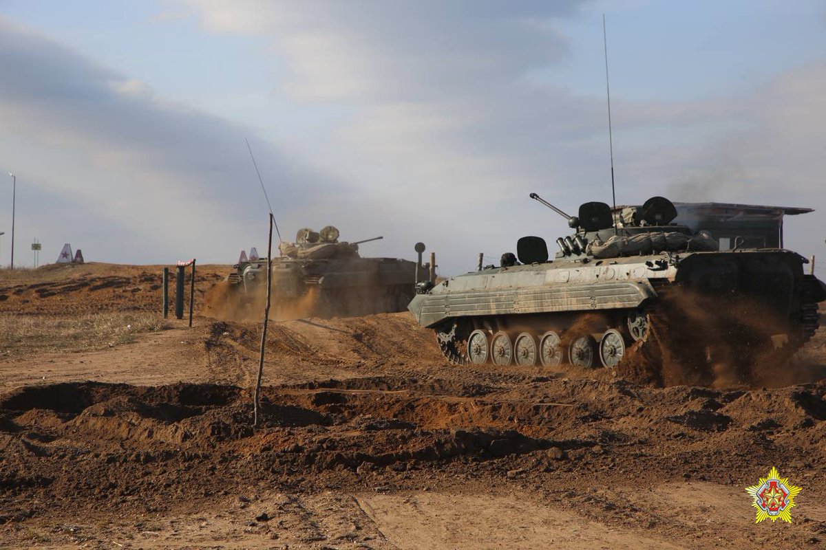 TheGreyPatriot_'s tweet photo. ๐ง๐พ๐ท๐บ Today's reservist training on T-72Bs and BMP-2s in 120th Separate Guards Mechanized Brigade at 227th combined arms training ground.
Notice top machine gun training device.
#Russia #Belarus #Belarusian #Today #Army #Military #T72B #Tank #BMP2 #IFV #APC #NSV #Reservist #MG https://t.co/HSWlaZ906D