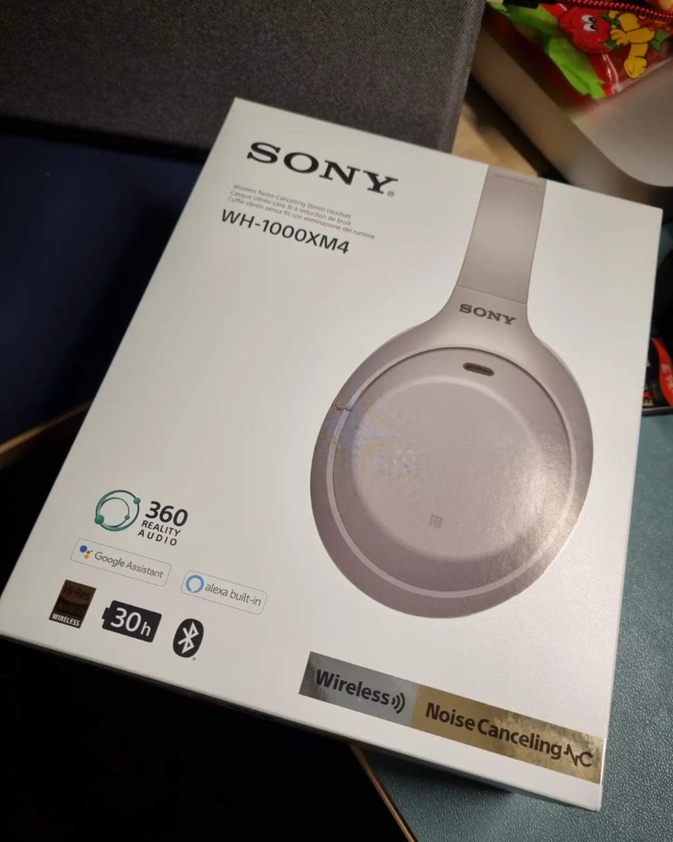 New headphone day ... these sound excellent, very impressed, and £150 cheaper than they were last year .. bargain @Sony