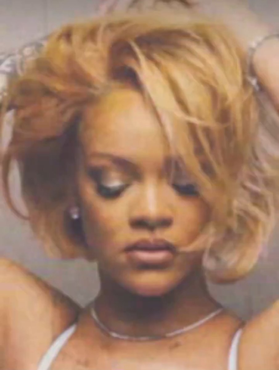 RihannaServes tweet picture