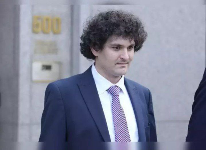AshCrypto's tweet photo. 🚨 BREAKING🚨

FOUNDER OF FTX SAM BANKMAN-
FRIED HAS BEEN SENTENCED TO 
25 YEARS IN PRISON FOR MULTI-
BILLION DOLLAR FRAUD. https://t.co/Kdw2lWdAoI