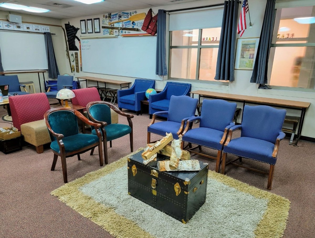 MarkJWestpfahl's tweet image. That looks like it would fit nicely in the #SSPMSpackers #FlexSeating #LearningLounge, along with the other chairs I have from the Minnesota Capitol.