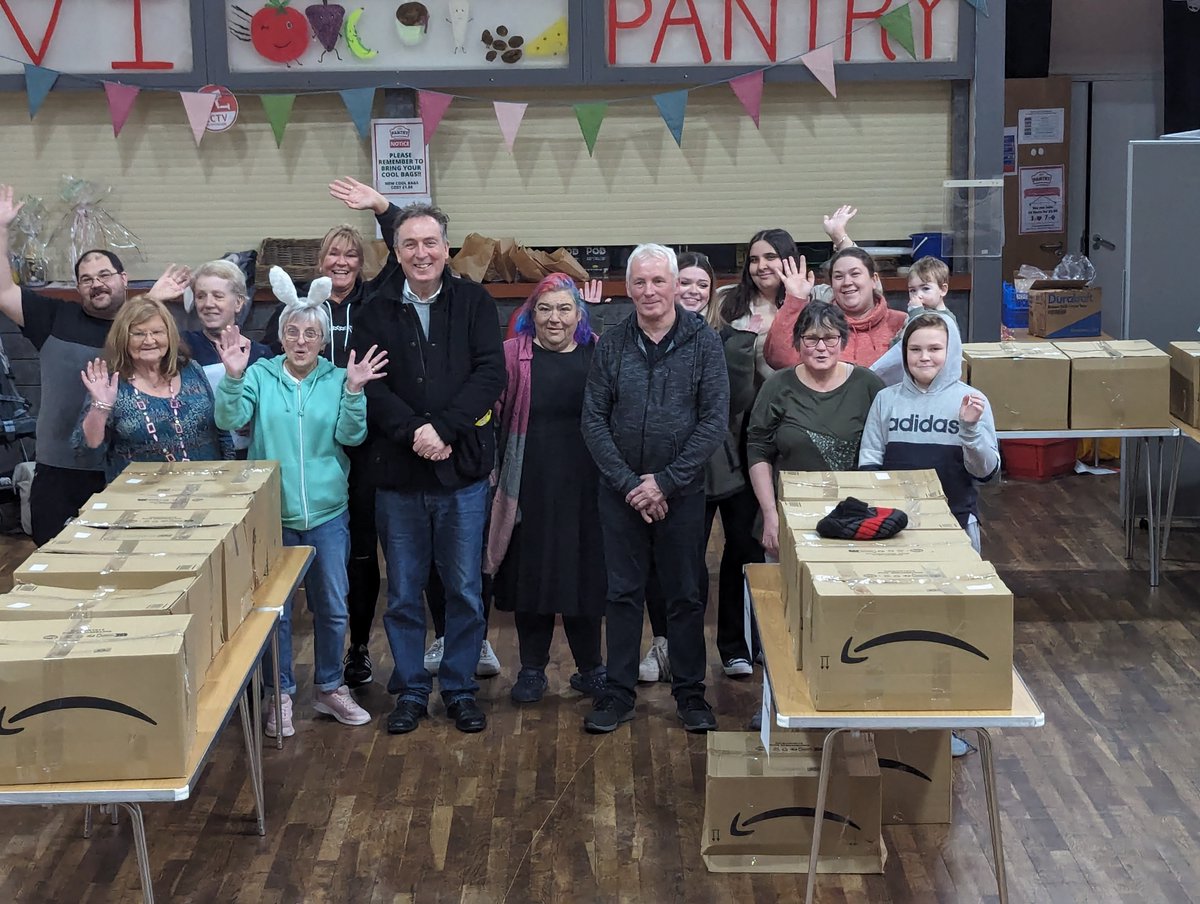 Happy to lend a hand at the packing session for 'Everyone Deserves an Easter' this morning. Thanks to Wayne Hodgins for bringing the hampers up from Swansea and, once again, a big well done to Sian and the team at @ebbwvaleEVI for distributing them here in Blaenau Gwent.