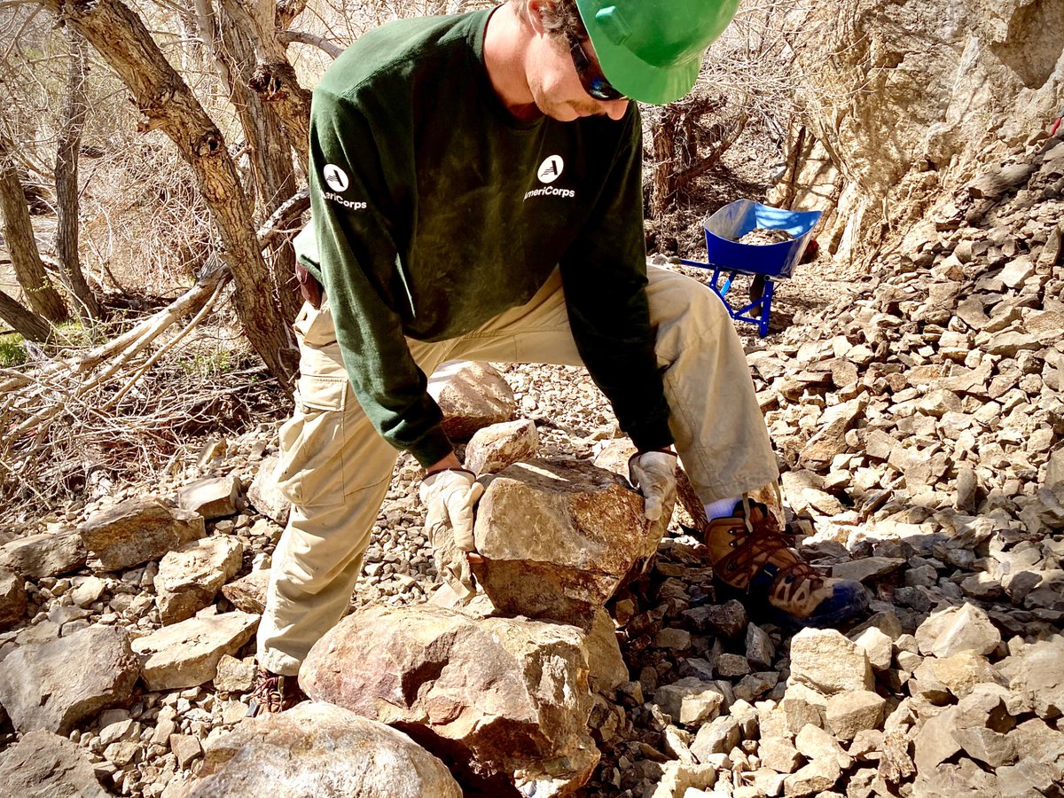 ⛏Thanks to @AmeriCorpsNCCC and members from the #AlabamaHillsStewardship Group, we recently completed rebuilding sections of the #AlabamaHills Trail after heavy rains last August from #HurricaneHillary destroyed several sections of the trail. #partnership