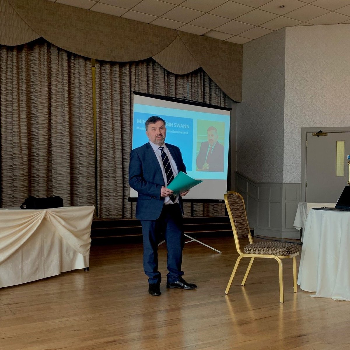 Delighted to have Health Minister @RobinSwann_MLA officially launching the new Causeway Health and Emotional Wellbeing Guide today at the Royal Court Hotel, Portrush.⚕️#causewayfederation #MentalHealthAwareness