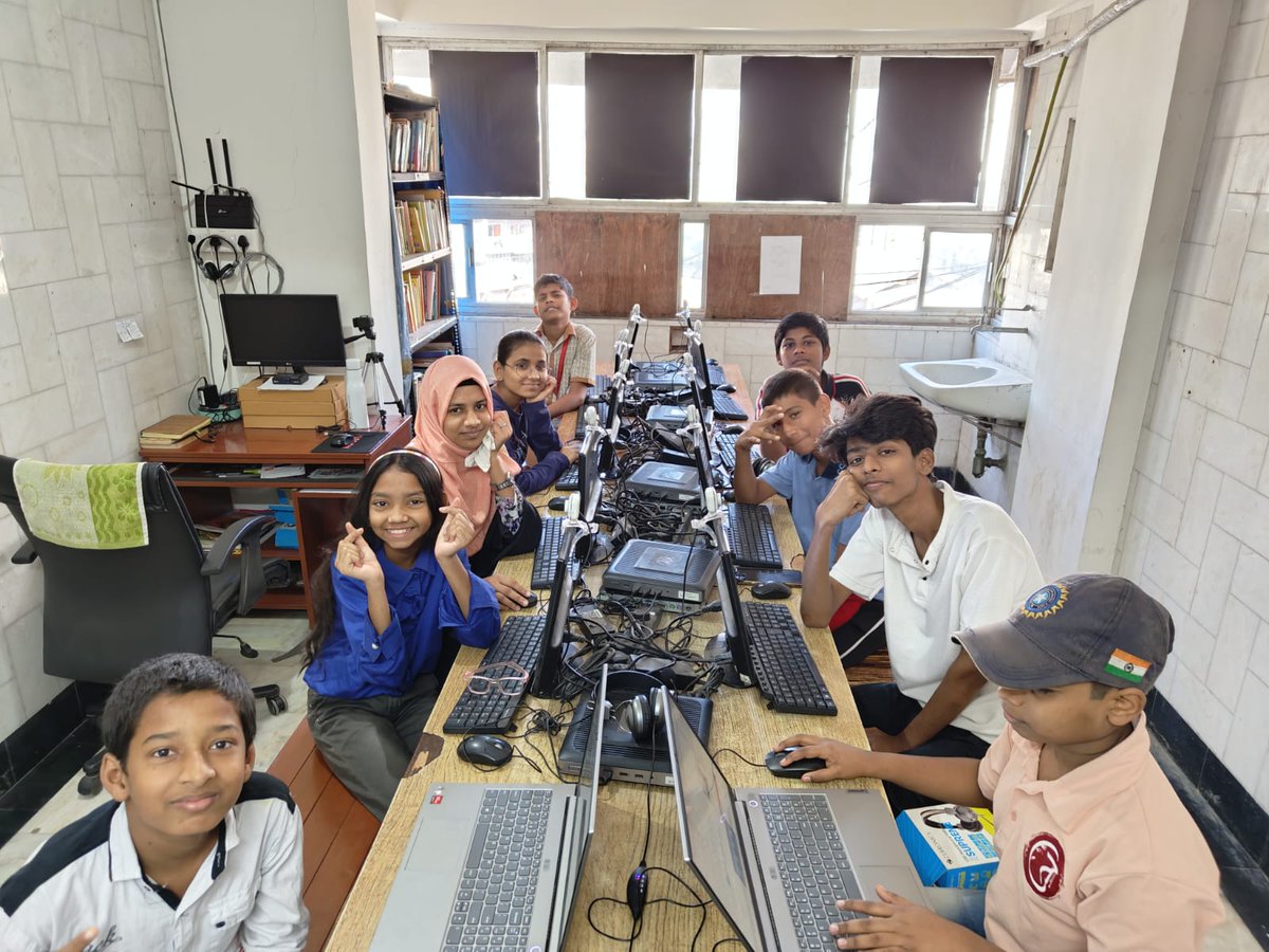 Empowering the future!  HELP Library & Apni Pathshala are equipping kids in Tardeo with the digital skills they need to thrive.
@lfp_Tardeo
#DigitalEducation #CommunityLearning #ApniPathshala