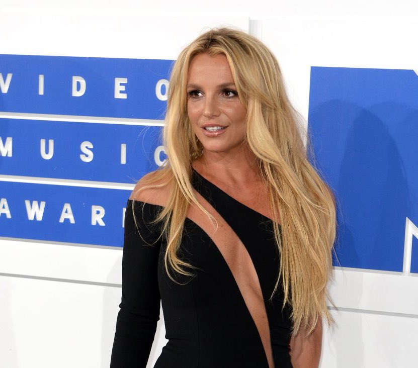 У американской певицы Бритни Спирс спросили, притесняют ли таджиков в Лос-Анджелесе.

«Я не знает кто такие таджики, но точно знаю, что x0xlы - пдарасы» - ответила исполнительница хита Baby One More Time